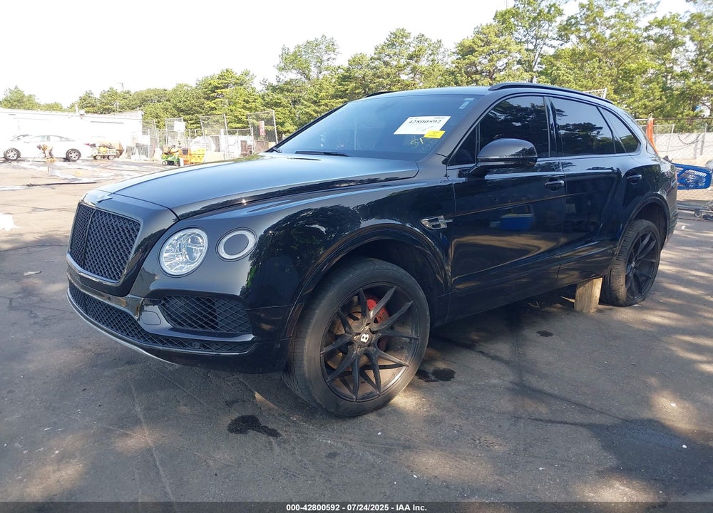 2017 BENTLEY BENTAYGA VIN: SJAAC2ZV8HC015850