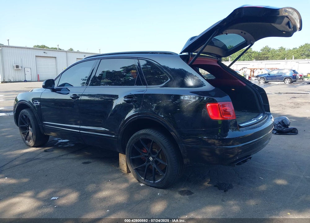 2017 BENTLEY BENTAYGA VIN: SJAAC2ZV8HC015850