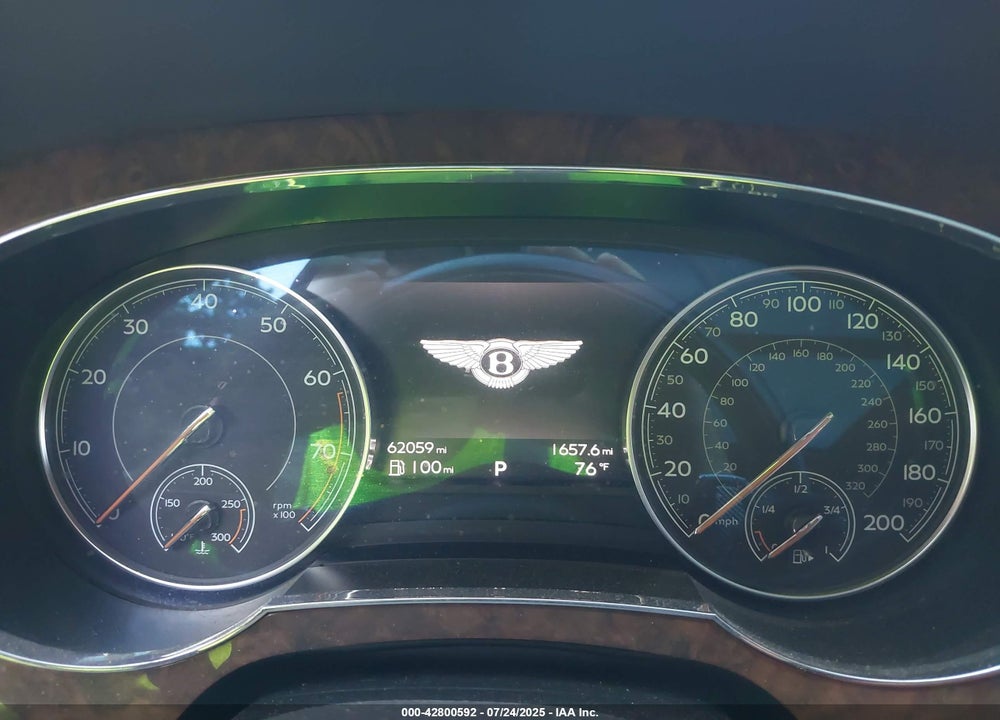 2017 BENTLEY BENTAYGA VIN: SJAAC2ZV8HC015850