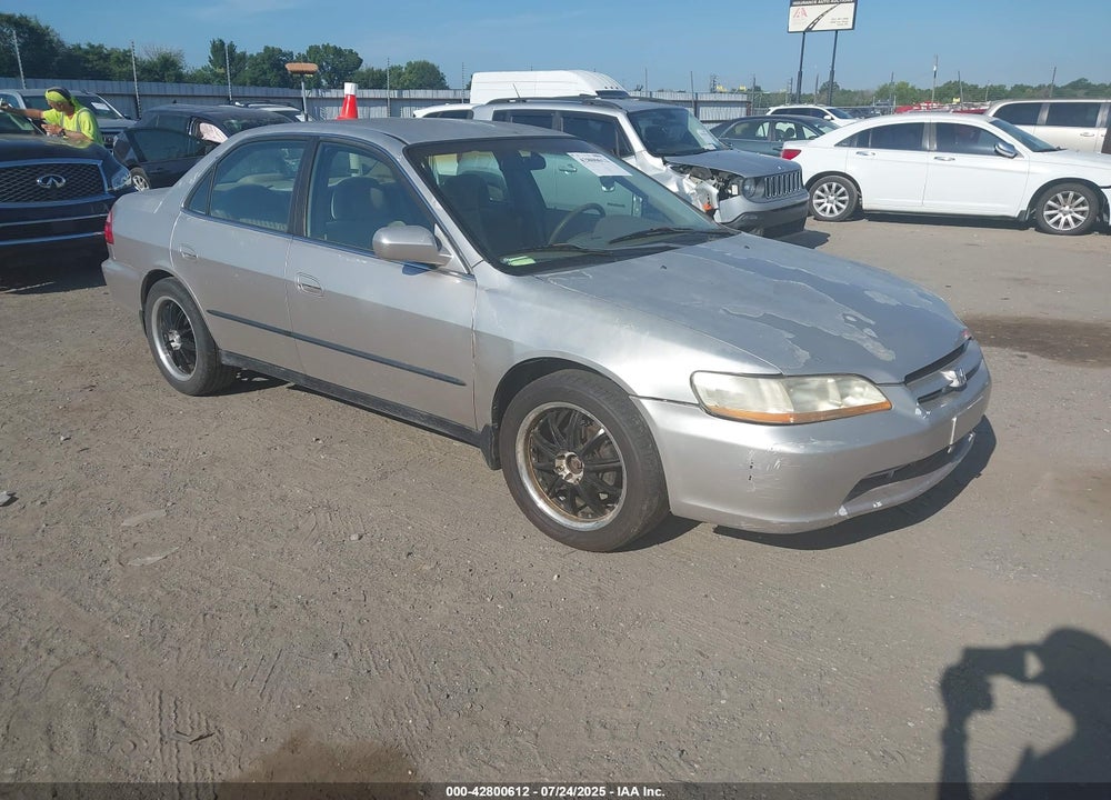 1998 HONDA ACCORD LX VIN: 1HGCG5647WA267494