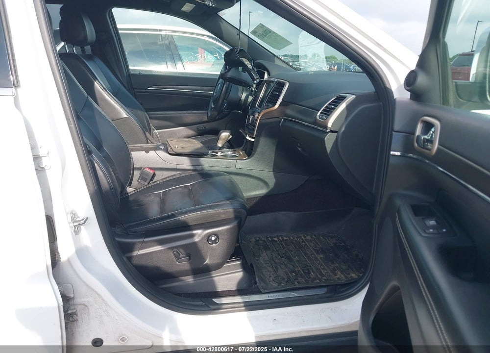 2017 JEEP GRAND CHEROKEE VIN: 1C4RJFBG2HC733985