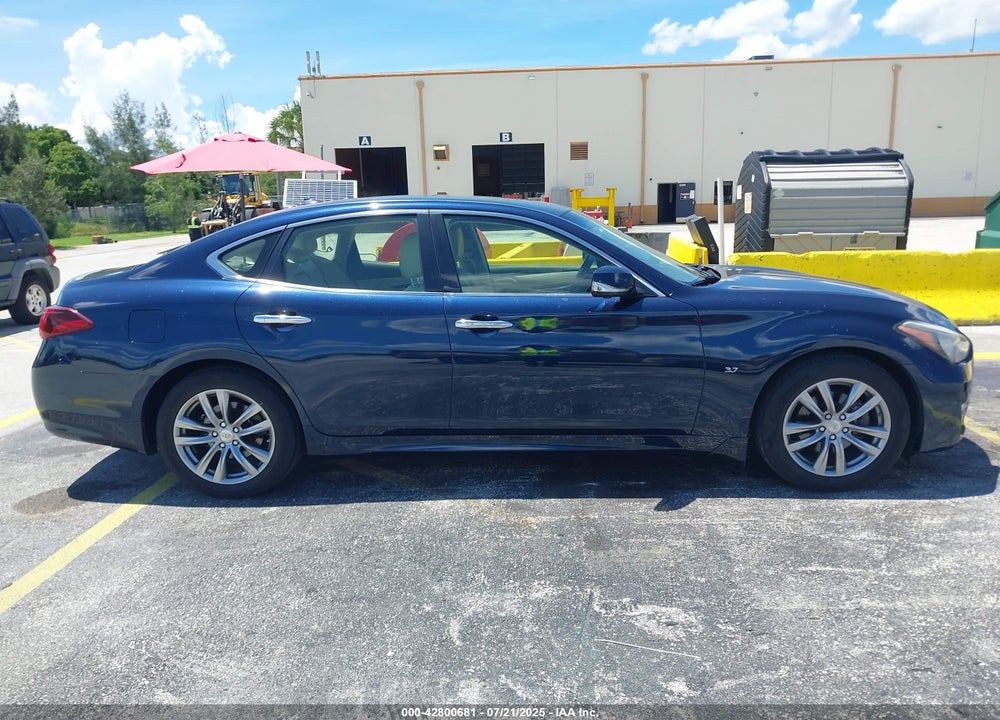 2016 INFINITI Q70 VIN: JN1BY1AP0GM220957