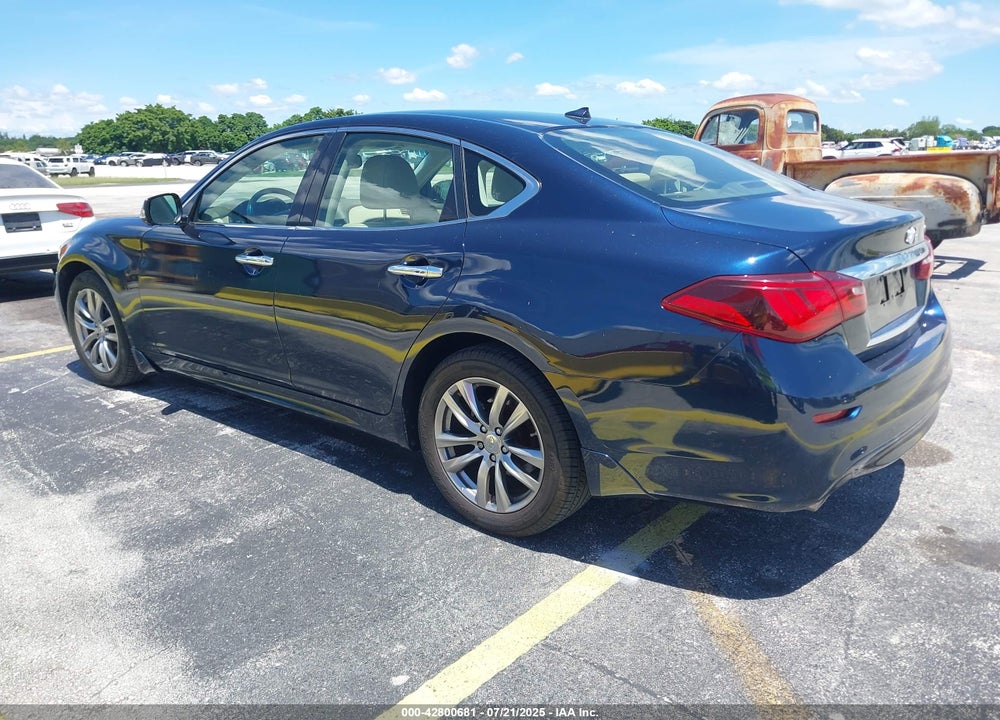 2016 INFINITI Q70 VIN: JN1BY1AP0GM220957