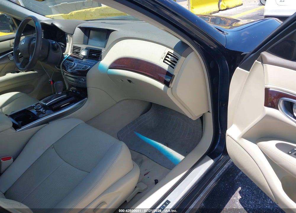 2016 INFINITI Q70 VIN: JN1BY1AP0GM220957