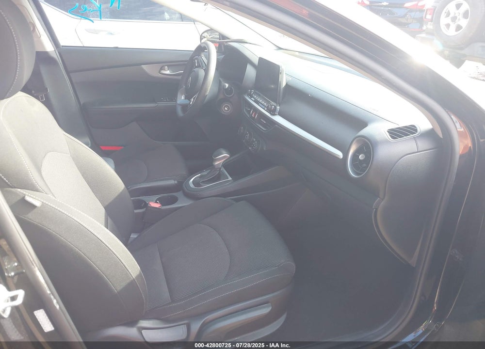 2021 KIA FORTE VIN: 3KPF24AD1ME320616