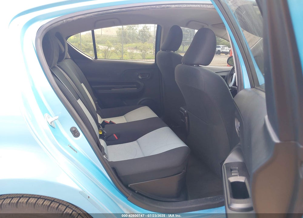 2015 TOYOTA PRIUS C VIN: JTDKDTB35F1089945