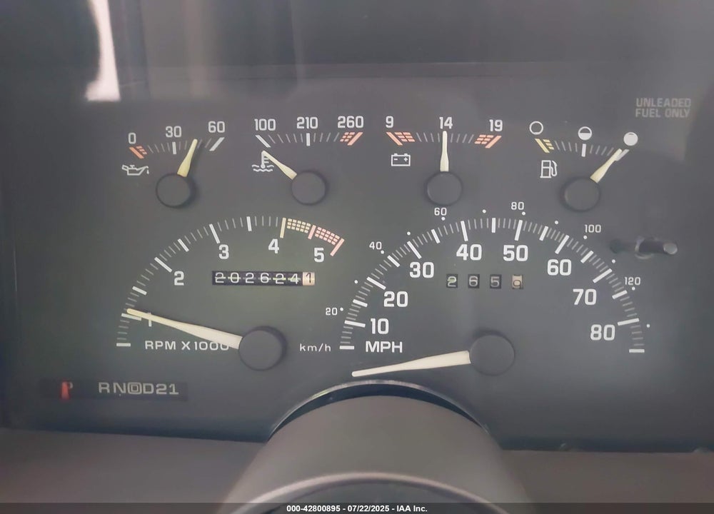 1993 CHEVROLET SUBURBAN K2500 VIN: 1GNGK26N3PJ300666