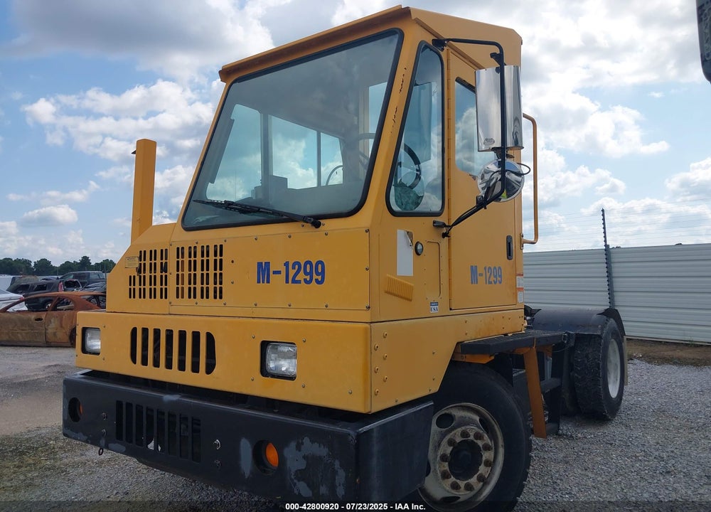 2011 OTTAWA SPOTTER TRACTOR VIN: 327025