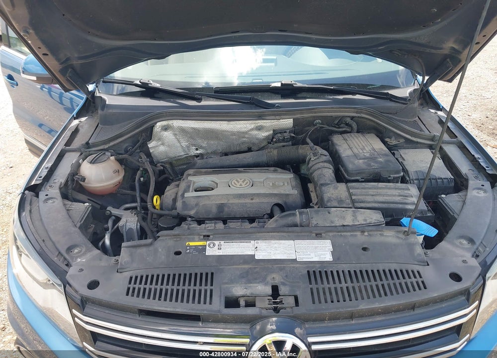 2017 VOLKSWAGEN TIGUAN VIN: WVGWV7AX3HW504031