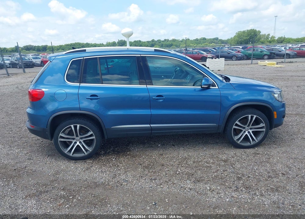 2017 VOLKSWAGEN TIGUAN VIN: WVGWV7AX3HW504031