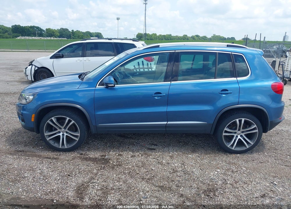 2017 VOLKSWAGEN TIGUAN VIN: WVGWV7AX3HW504031