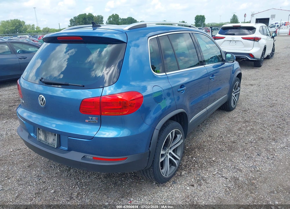 2017 VOLKSWAGEN TIGUAN VIN: WVGWV7AX3HW504031