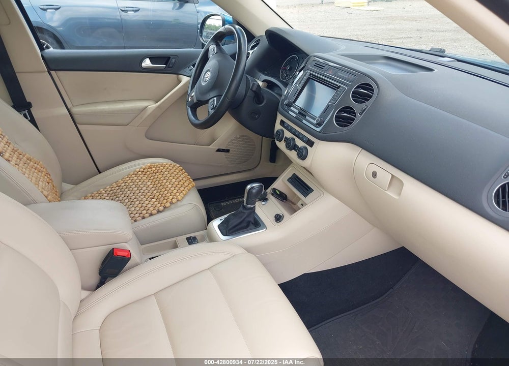 2017 VOLKSWAGEN TIGUAN VIN: WVGWV7AX3HW504031