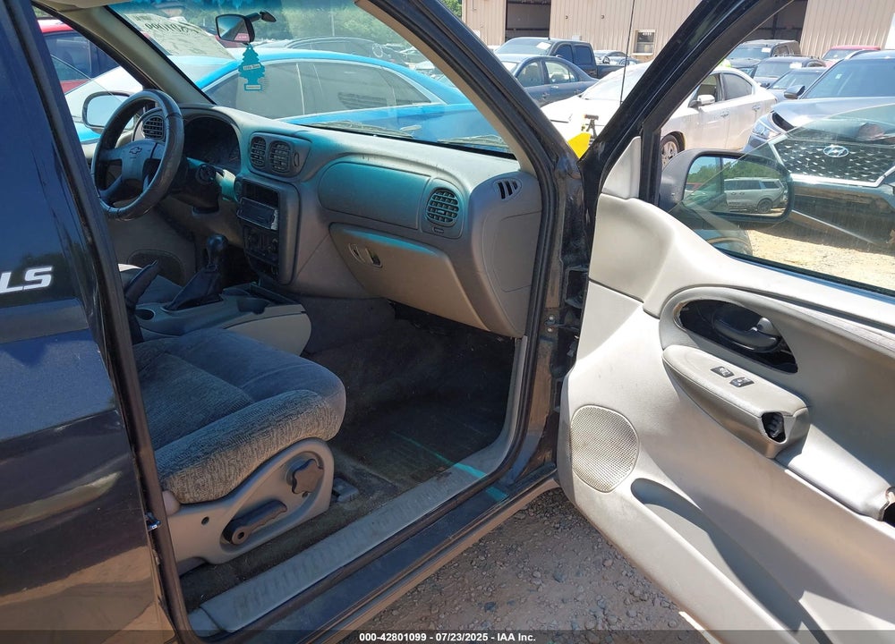 2003 CHEVROLET TRAILBLAZER LS VIN: 1GNDS13S732238586