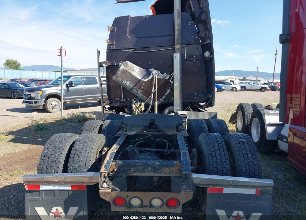 2017 WESTERN STAR 5700 XE SET BACK AXLE W/SLEEPER VIN: 5KJJBHDR8HLHJ9261