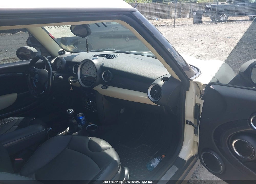 2011 MINI COOPER VIN: WMWZG3C51BTY30965