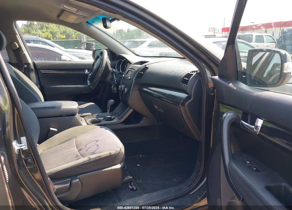 2011 KIA SORENTO VIN: 5XYKTDA20BG146256