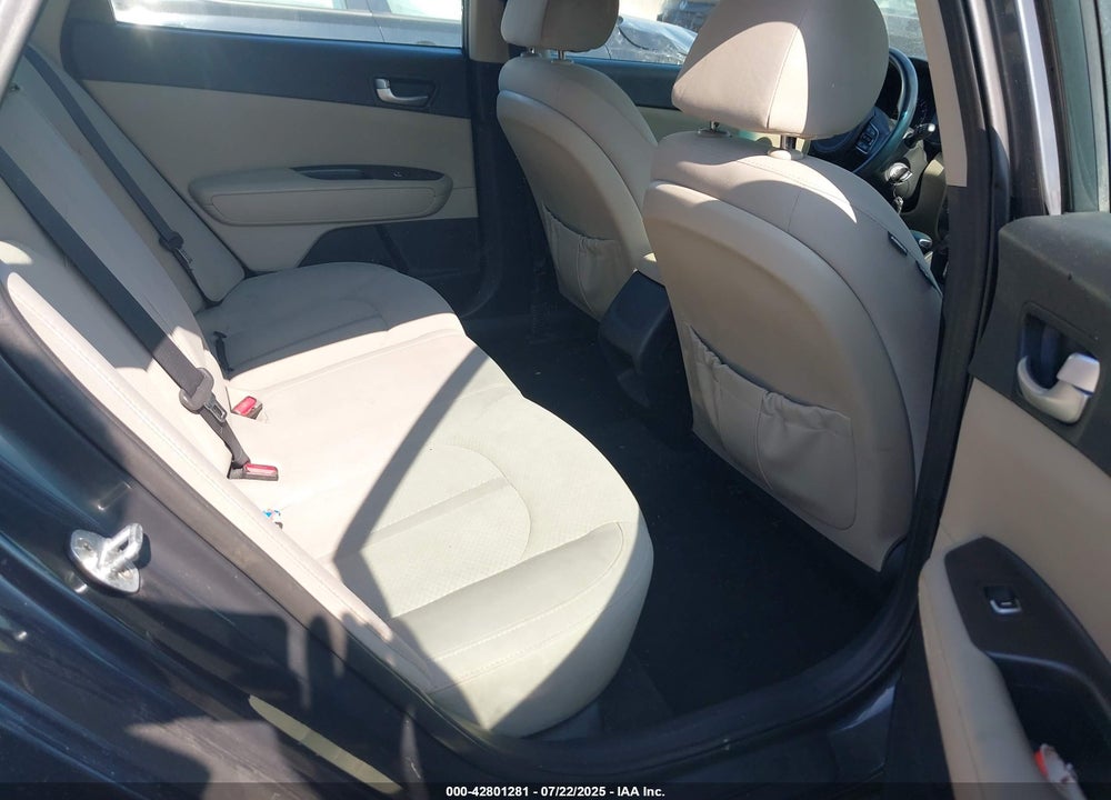 2016 KIA OPTIMA VIN: 5XXGT4L33GG111427