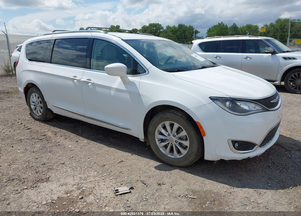 2018 CHRYSLER PACIFICA TOURING L VIN: 2C4RC1BG9JR141879