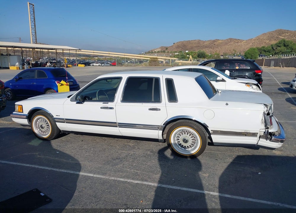 1990 LINCOLN TOWN CAR SIGNATURE VIN: 1LNCM82FXLY753182