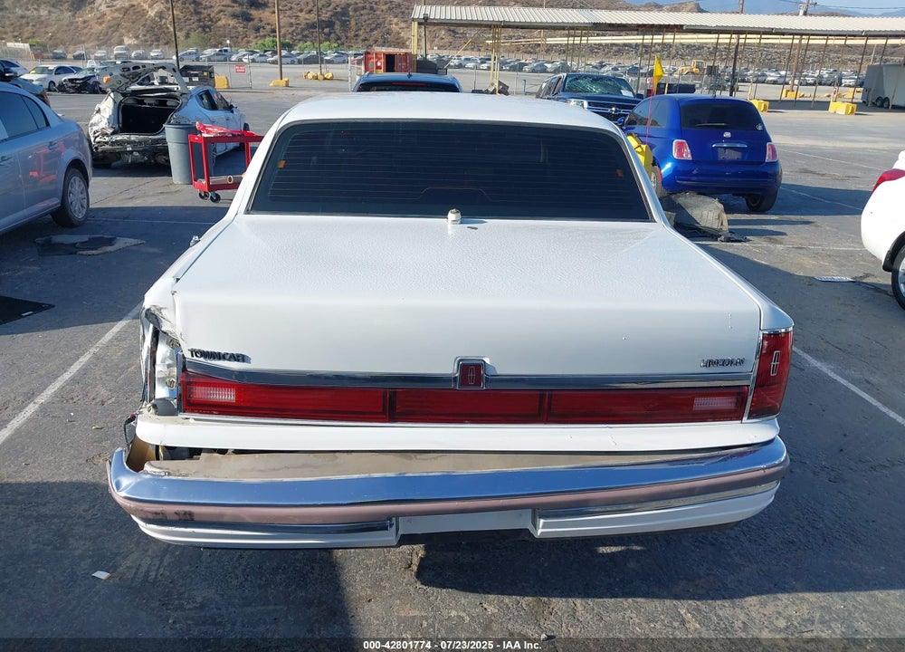 1990 LINCOLN TOWN CAR SIGNATURE VIN: 1LNCM82FXLY753182