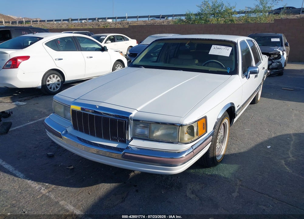 1990 LINCOLN TOWN CAR SIGNATURE VIN: 1LNCM82FXLY753182