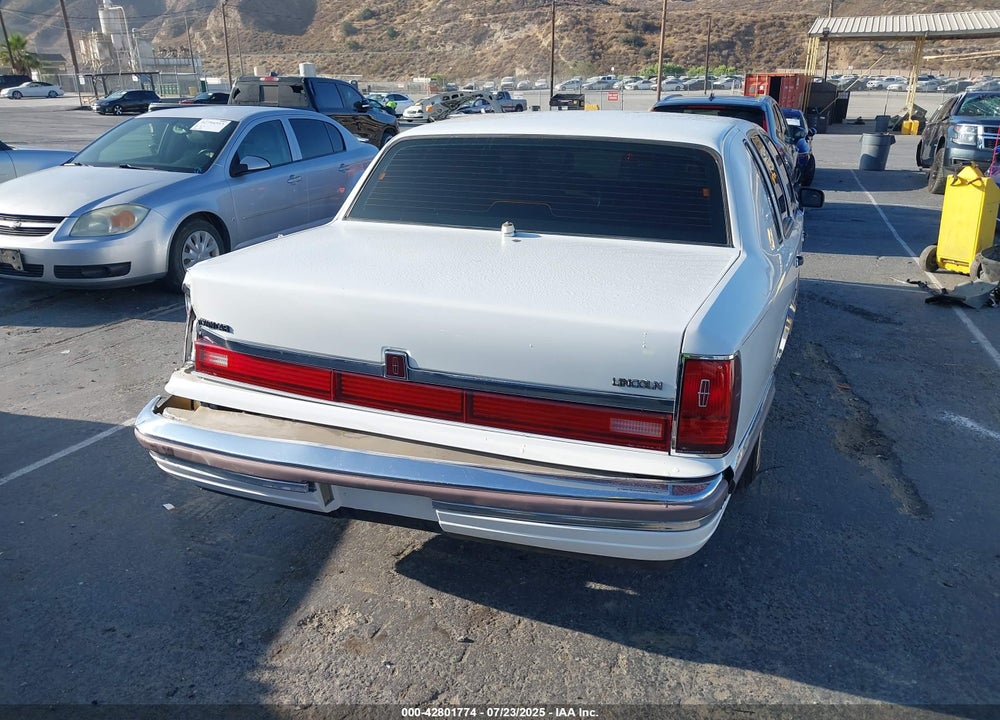 1990 LINCOLN TOWN CAR SIGNATURE VIN: 1LNCM82FXLY753182
