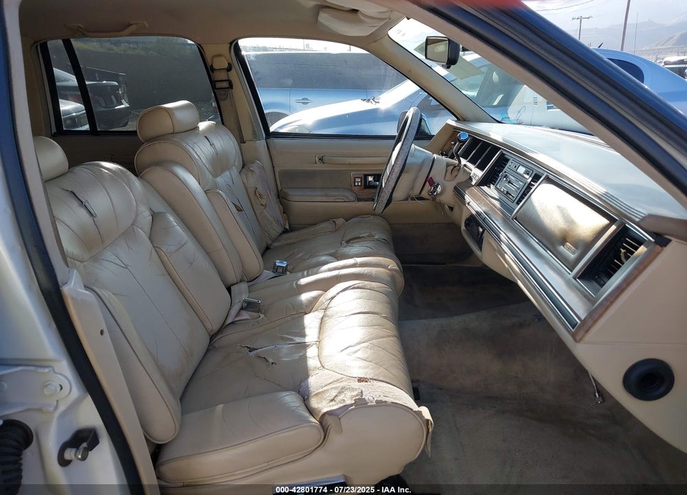 1990 LINCOLN TOWN CAR SIGNATURE VIN: 1LNCM82FXLY753182
