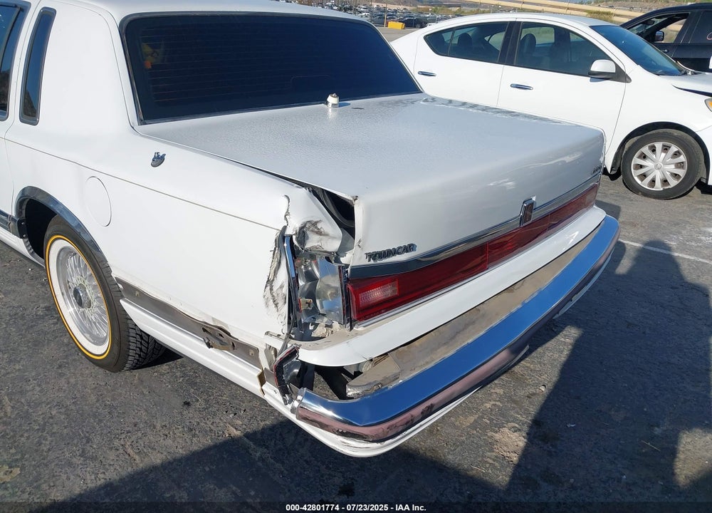 1990 LINCOLN TOWN CAR SIGNATURE VIN: 1LNCM82FXLY753182