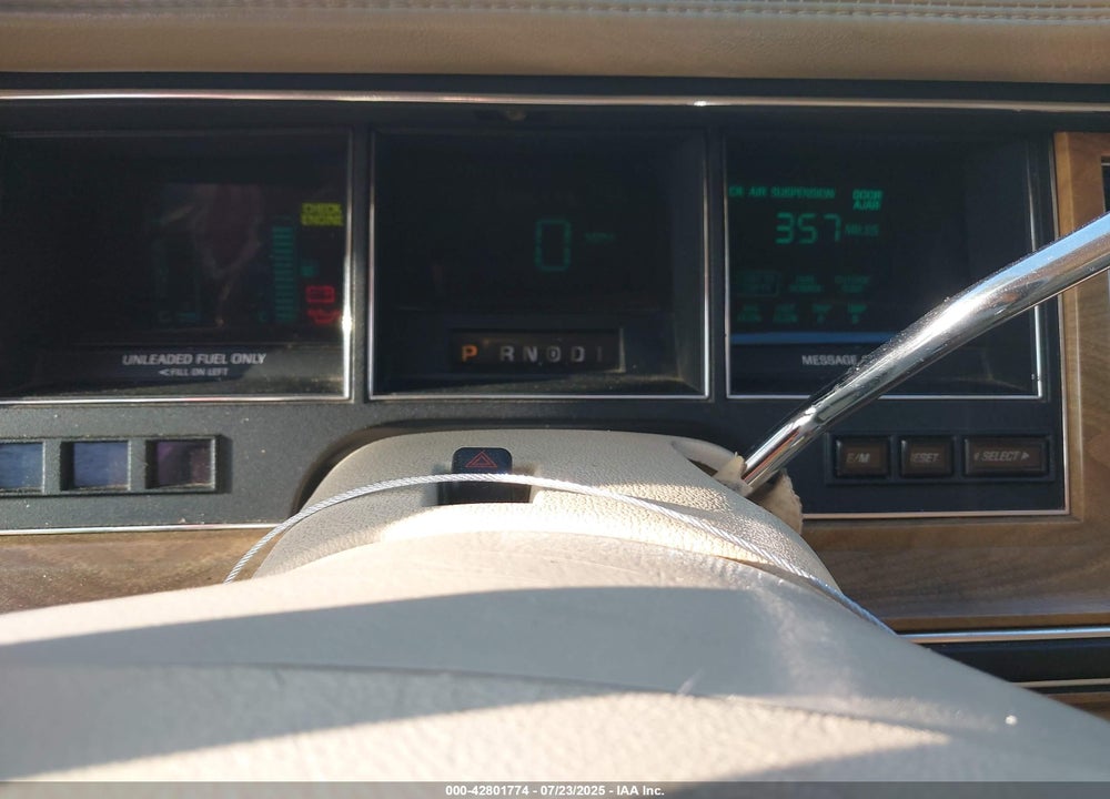 1990 LINCOLN TOWN CAR SIGNATURE VIN: 1LNCM82FXLY753182