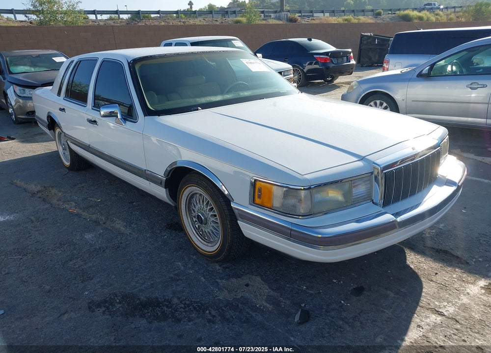 1990 LINCOLN TOWN CAR SIGNATURE VIN: 1LNCM82FXLY753182