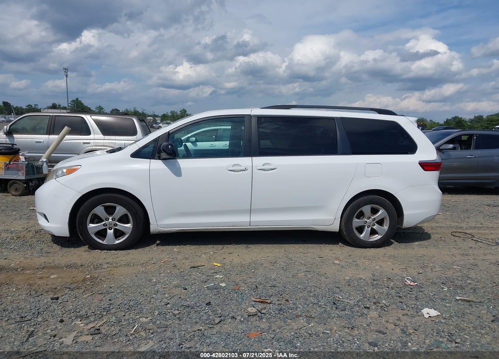 2017 TOYOTA SIENNA LE 8 PASSENGER VIN: 5TDKZ3DC5HS826355