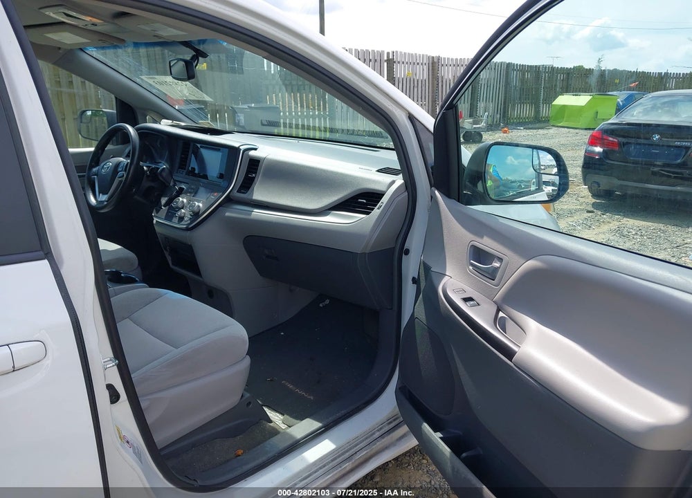 2017 TOYOTA SIENNA LE 8 PASSENGER VIN: 5TDKZ3DC5HS826355