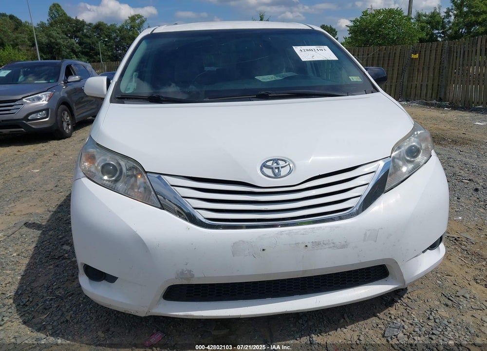 2017 TOYOTA SIENNA LE 8 PASSENGER VIN: 5TDKZ3DC5HS826355