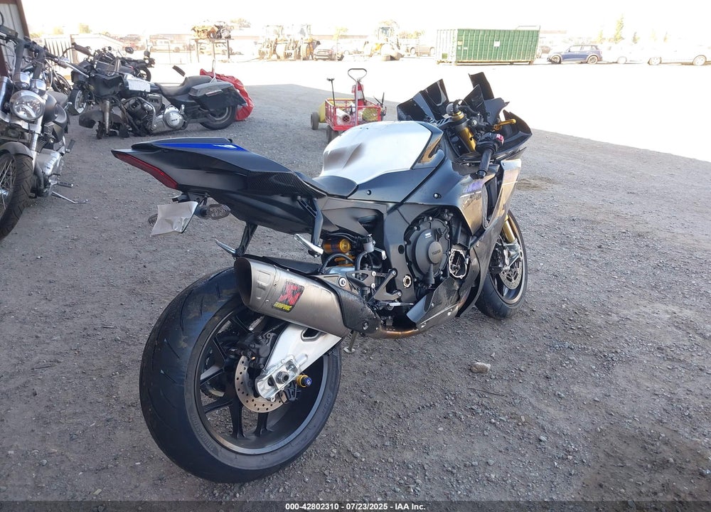 2024 YAMAHA YZFR1M C VIN: JYARN67Y9RA000475
