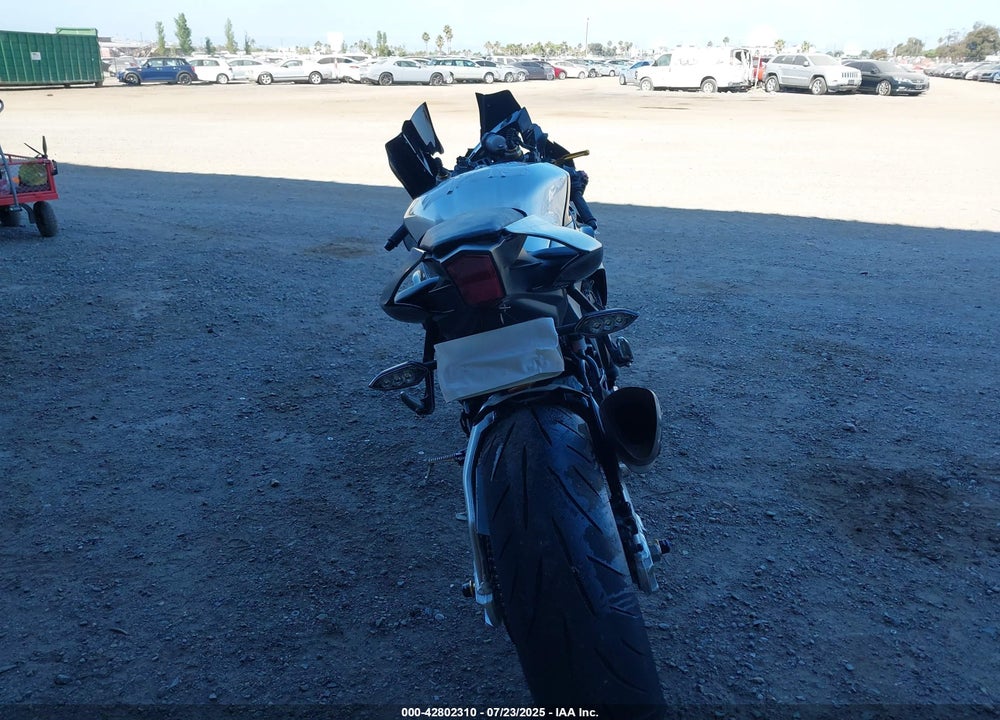 2024 YAMAHA YZFR1M C VIN: JYARN67Y9RA000475