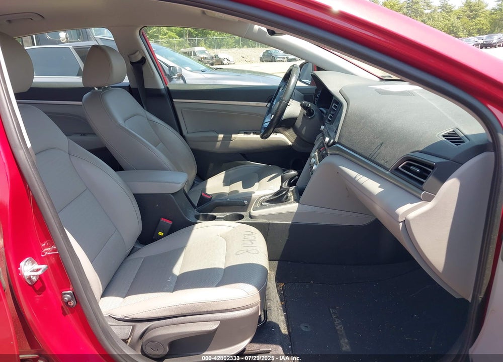 2019 HYUNDAI ELANTRA VIN: KMHD84LF5KU792980