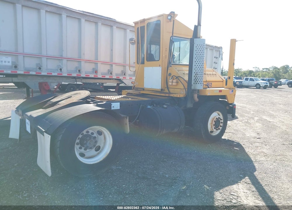 2015 OTTAWA SPOTTER TRACTOR VIN: 337215