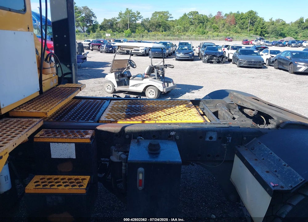 2015 OTTAWA SPOTTER TRACTOR VIN: 337215