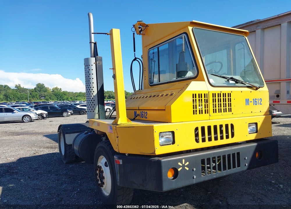 2015 OTTAWA SPOTTER TRACTOR VIN: 337215