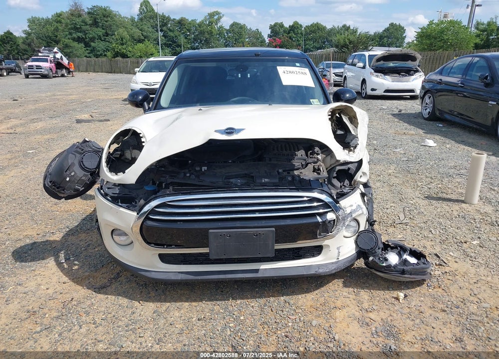2018 MINI COOPER VIN: WMWXU1C57J2F93040
