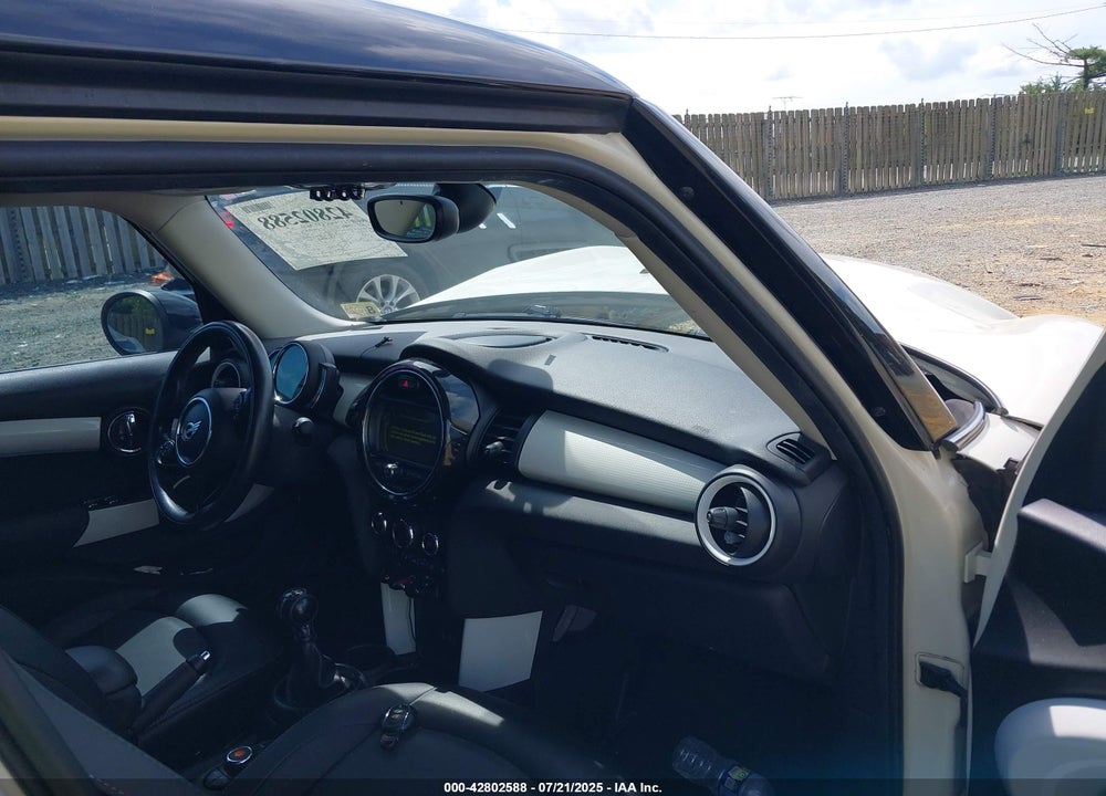 2018 MINI COOPER VIN: WMWXU1C57J2F93040