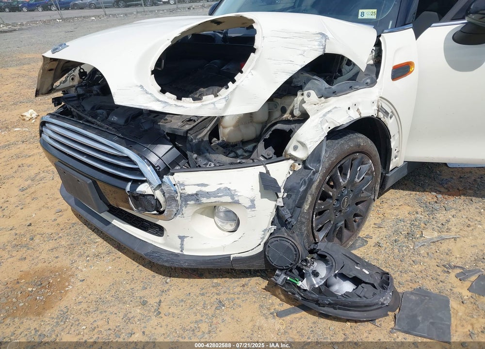 2018 MINI COOPER VIN: WMWXU1C57J2F93040