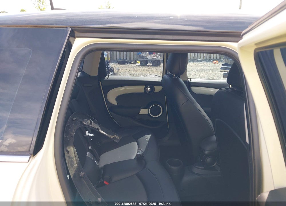 2018 MINI COOPER VIN: WMWXU1C57J2F93040