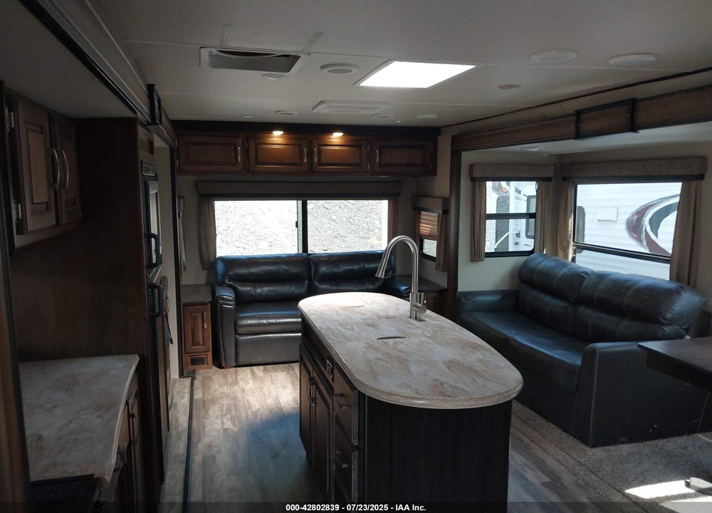 2018 FABRIQUE REFLECTIONS VIN: 573TR342XJ3315882