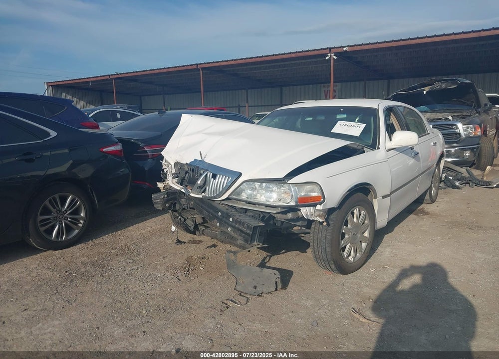 2011 LINCOLN TOWN CAR VIN: 2LNBL8CV1BX755163