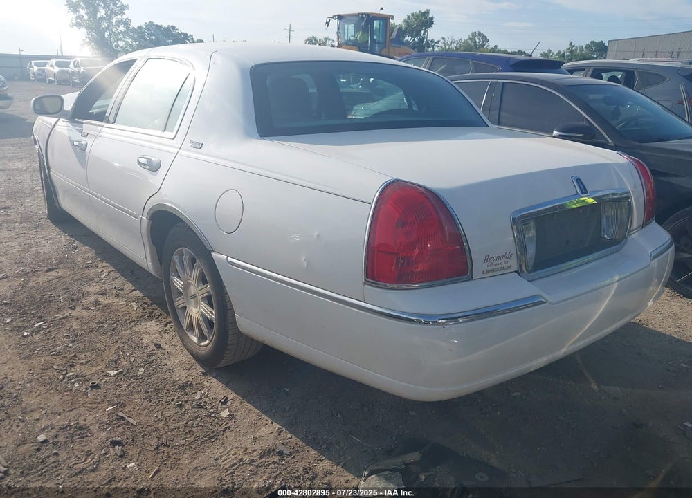 2011 LINCOLN TOWN CAR VIN: 2LNBL8CV1BX755163