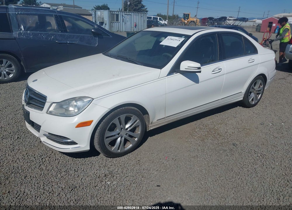 2013 MERCEDES-BENZ C CLASS VIN: WDDGF4HB1DA837484