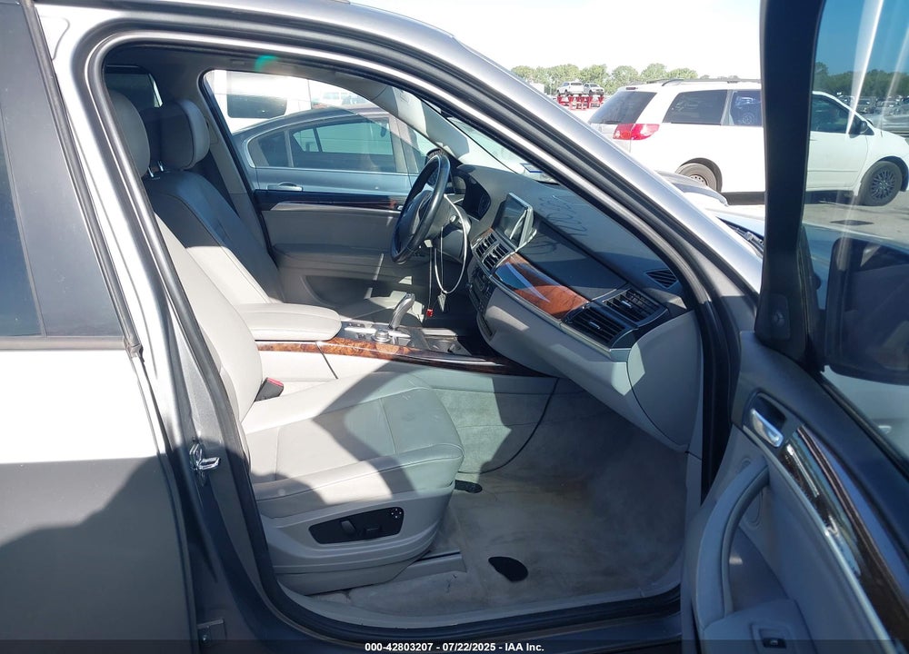 2008 BMW X5 VIN: 5UXFE43588L009175