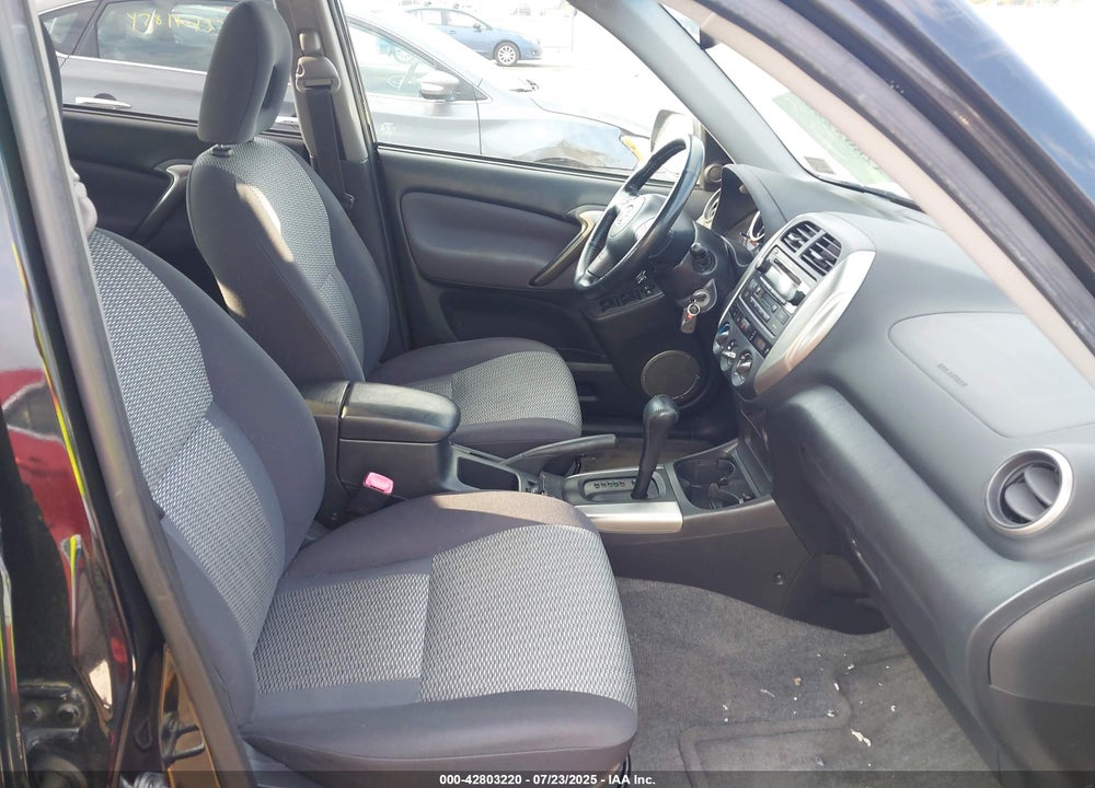 2005 TOYOTA RAV4 VIN: JTEHD20V056029870